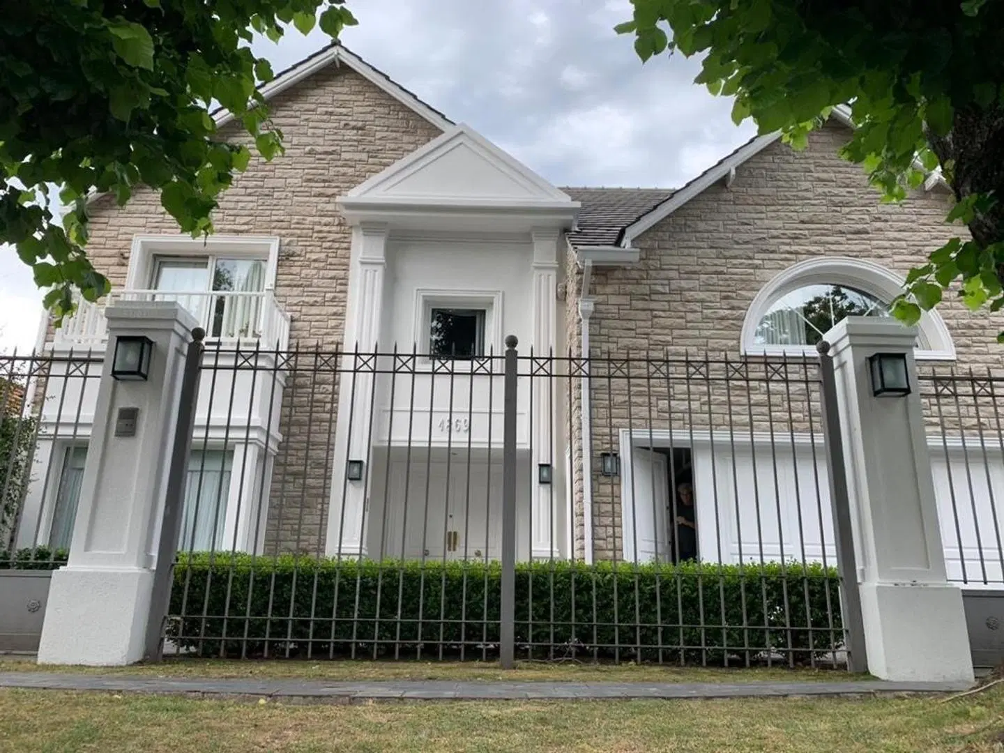 LINDISIMA CASA DE ESTILO EN LOS TRONCOS 2