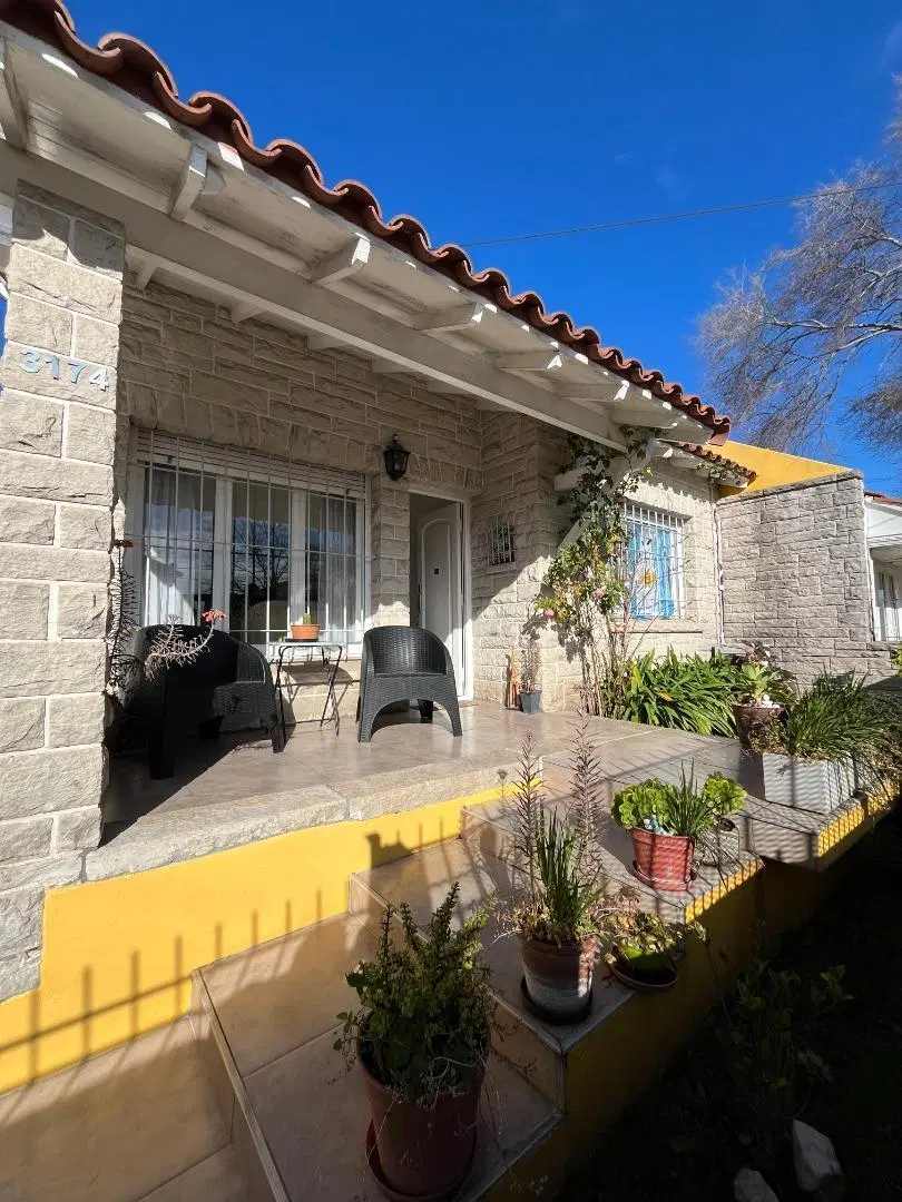 IMPECABLE CASA EN LO MEJOR DE LOS TRONCOS - 4