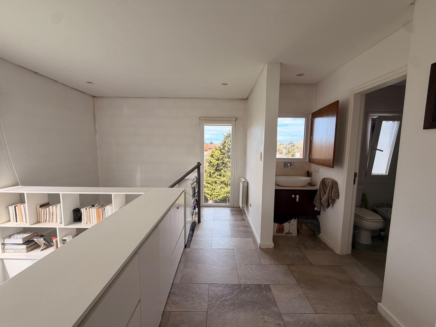 Foto de MODERNA CASA SEMINUEVA EN SANTA MONICA -CON GRAN PARQUE, imagen 5