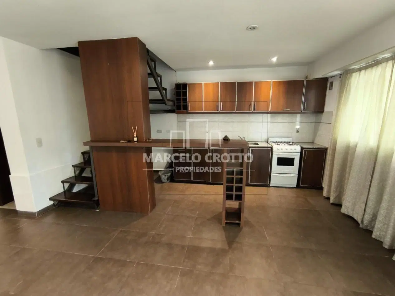 ALQUILER DUPLEX 3 AMBIENTES CON ENTRADA DE VEHICULO SEMICUBIERTA, PARRILLA Y PATIO 3