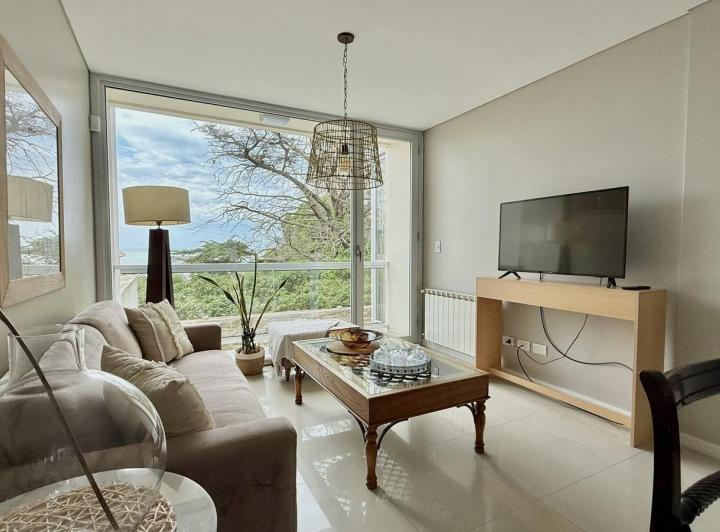 Impecable piso de 3 ambientes - NO SE ACEPTAN JÓVENES 1
