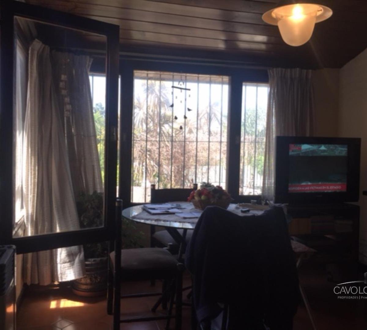 Alvear 4200 - Hermoso Chalet de 6 Ambientes en Muy Buen Estado 3
