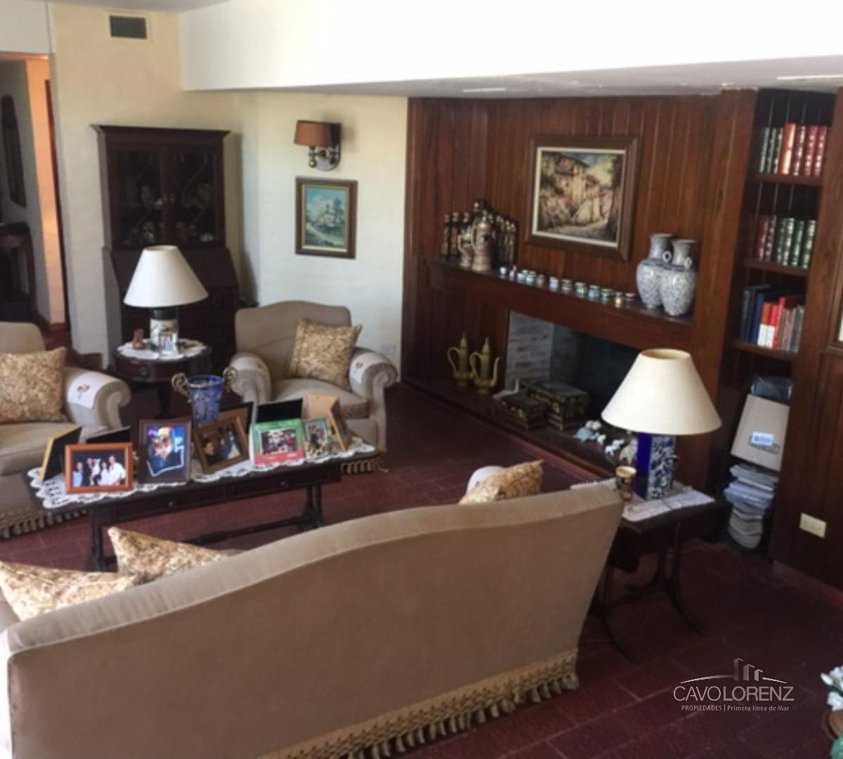 Alvear 4200 - Hermoso Chalet de 6 Ambientes en Muy Buen Estado 2