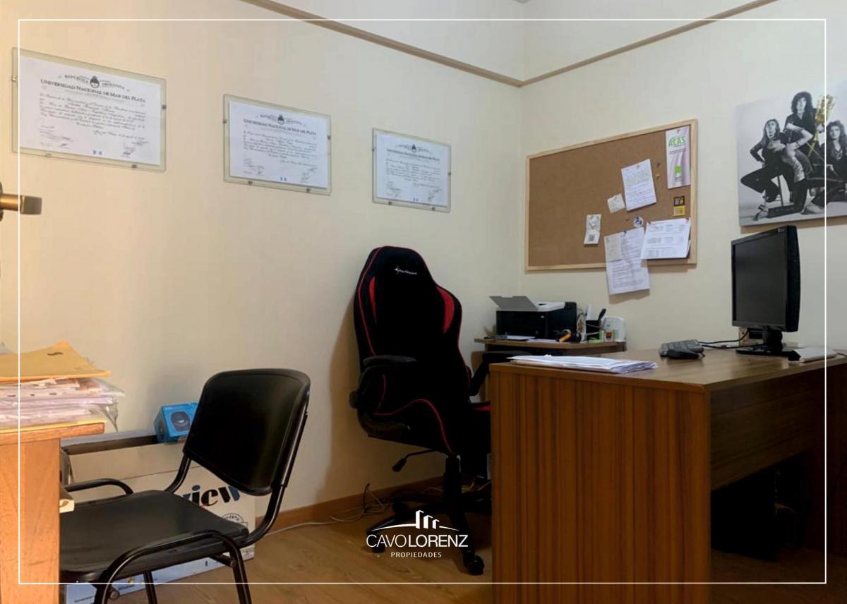 Excelente Oficina en San Martín casi Córdoba - 4 despachos