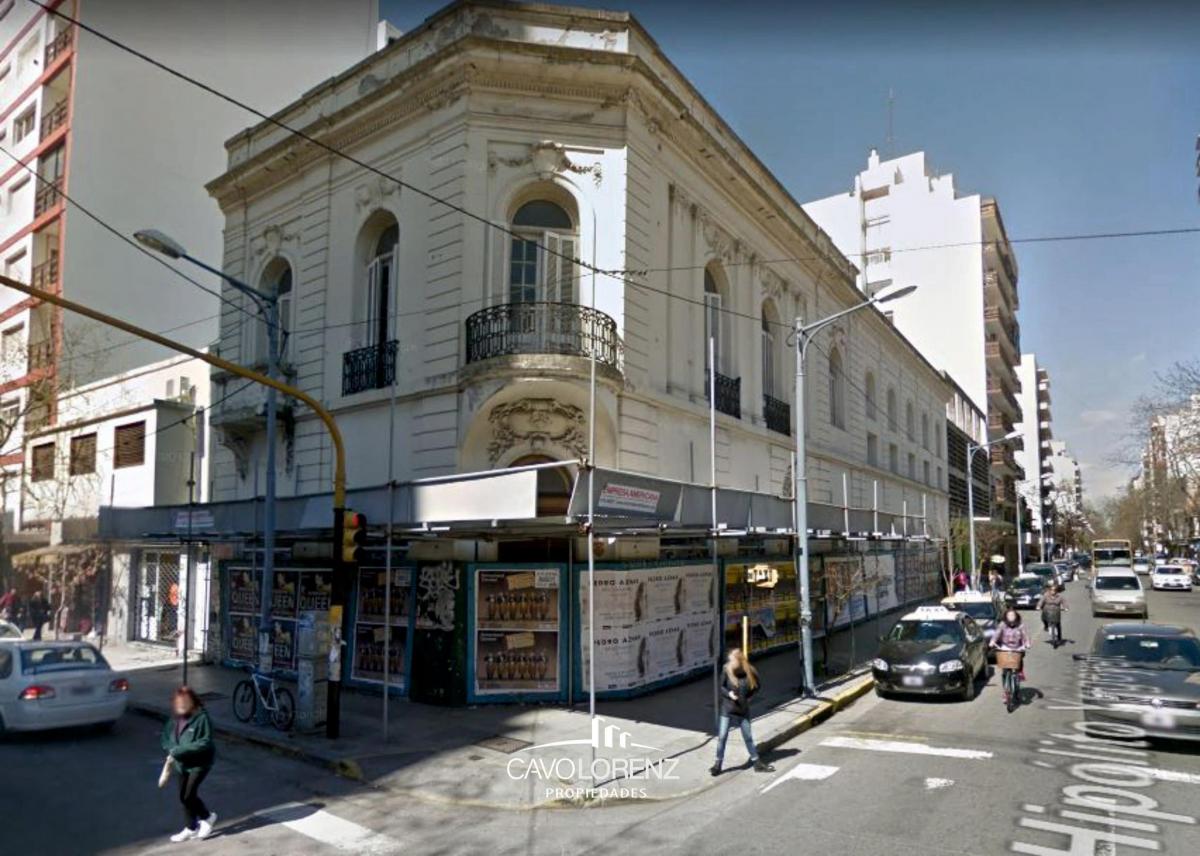 Magnífico Local Comercial en Hipólito Yrigoyen y Belgrano 3