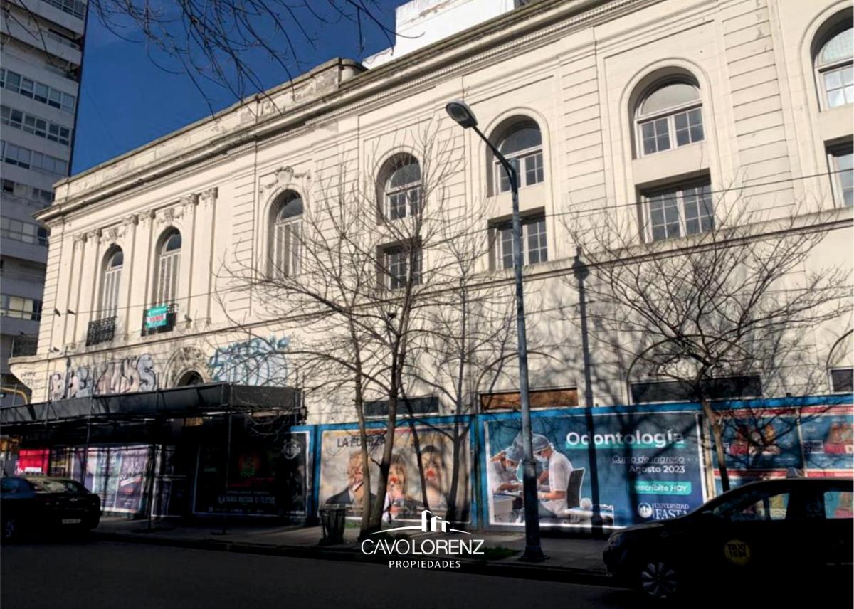 Magnífico Local Comercial en Hipólito Yrigoyen y Belgrano 2