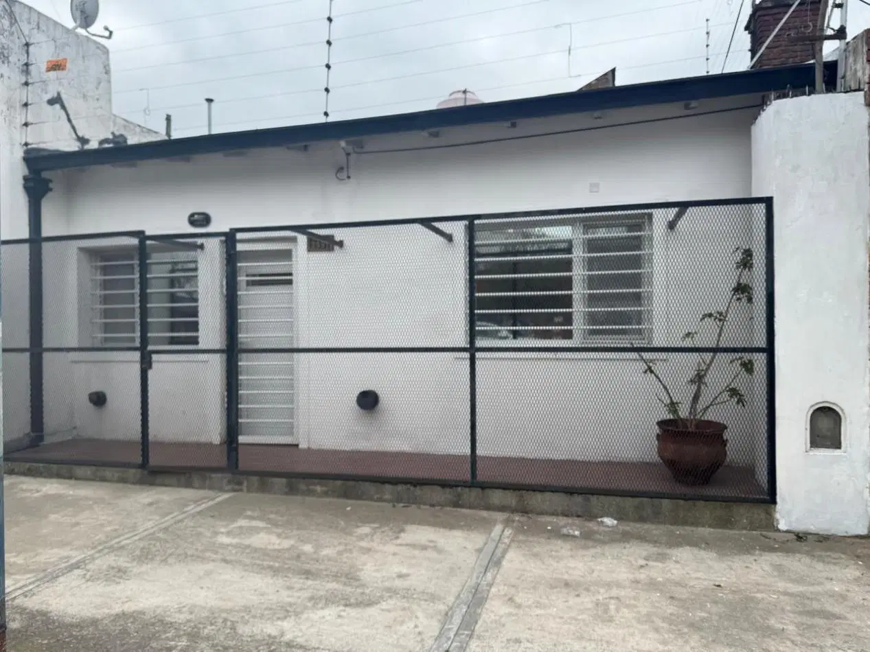 Alquiler - Victoriano Montes 2584 - Vivienda de 3 ambientes con patio en muy buen estado 2