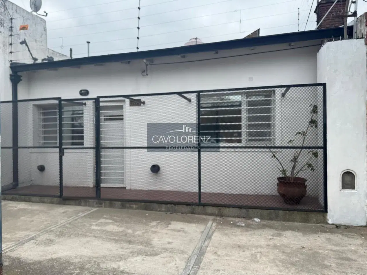 Alquiler -Victoriano montes 2584- Local comercial mas vivienda de tres ambientes 1