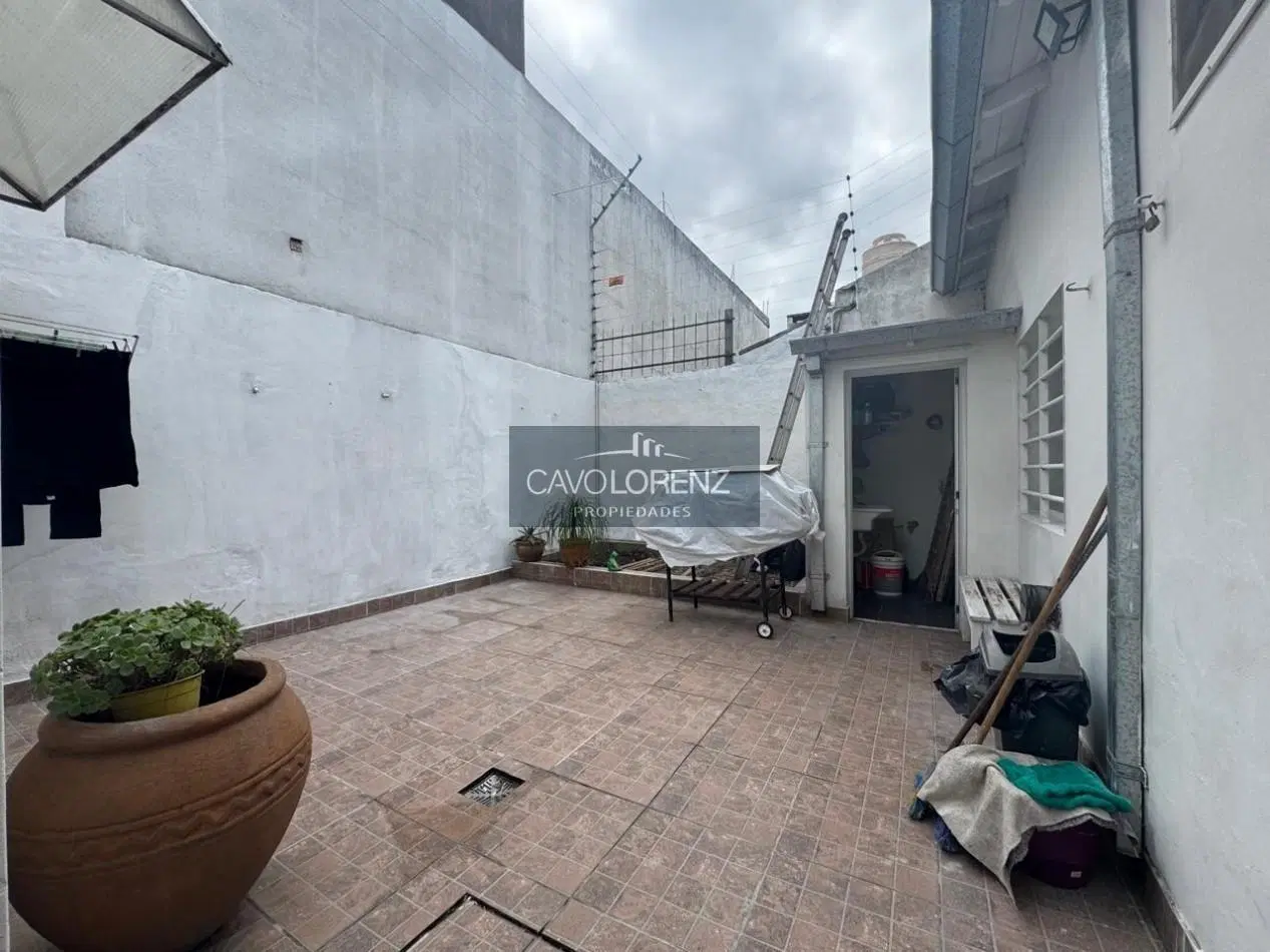 Alquiler -Victoriano montes 2584- Local comercial mas vivienda de tres ambientes 2