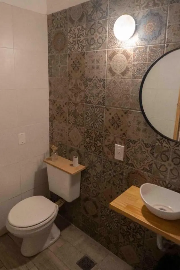VENTA. EN BLOCK. HOTEL Y 3 LOCALES. LA PERLA 4