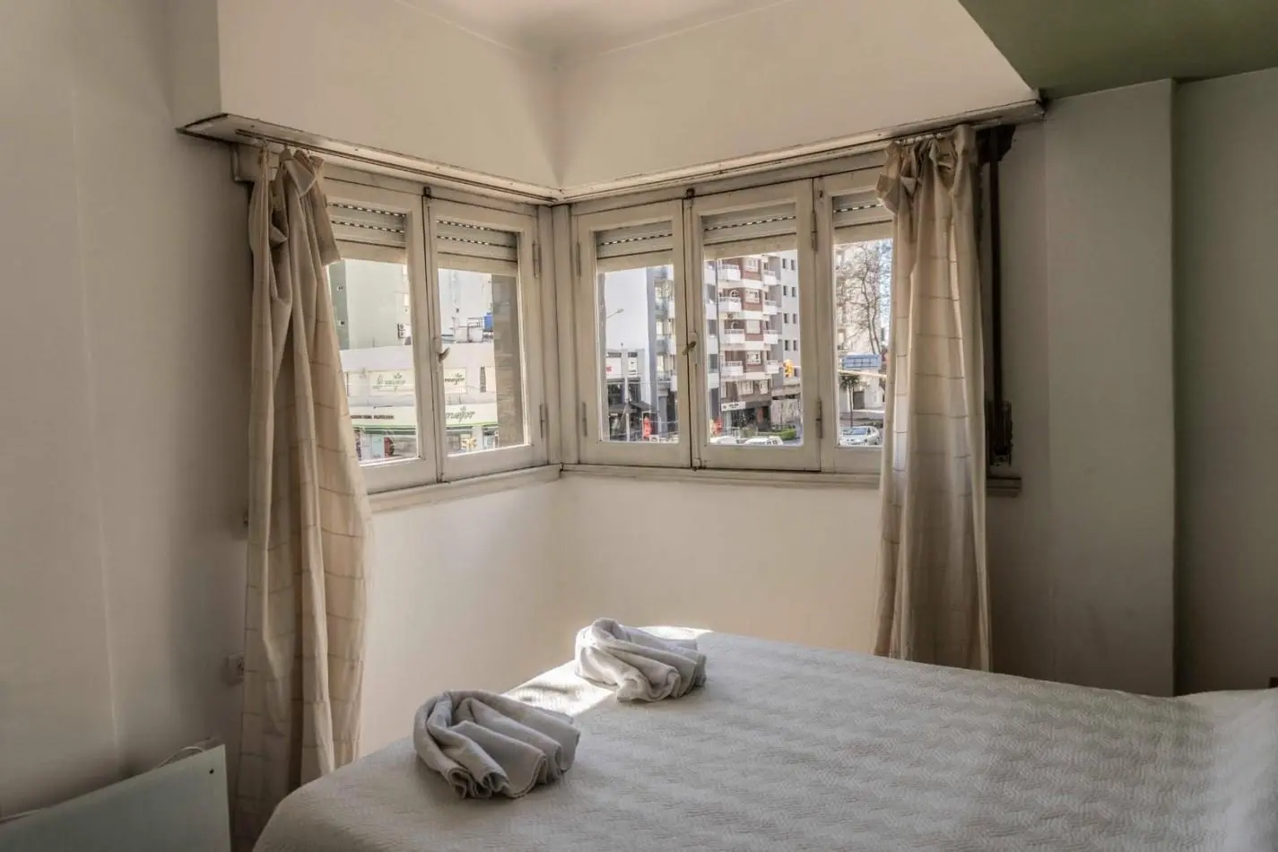 VENTA. EN BLOCK. HOTEL Y 3 LOCALES. LA PERLA 3