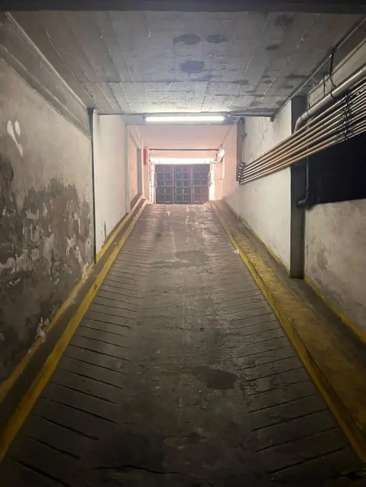 VENTA. COCHERA. ZONA LA PERLA 5