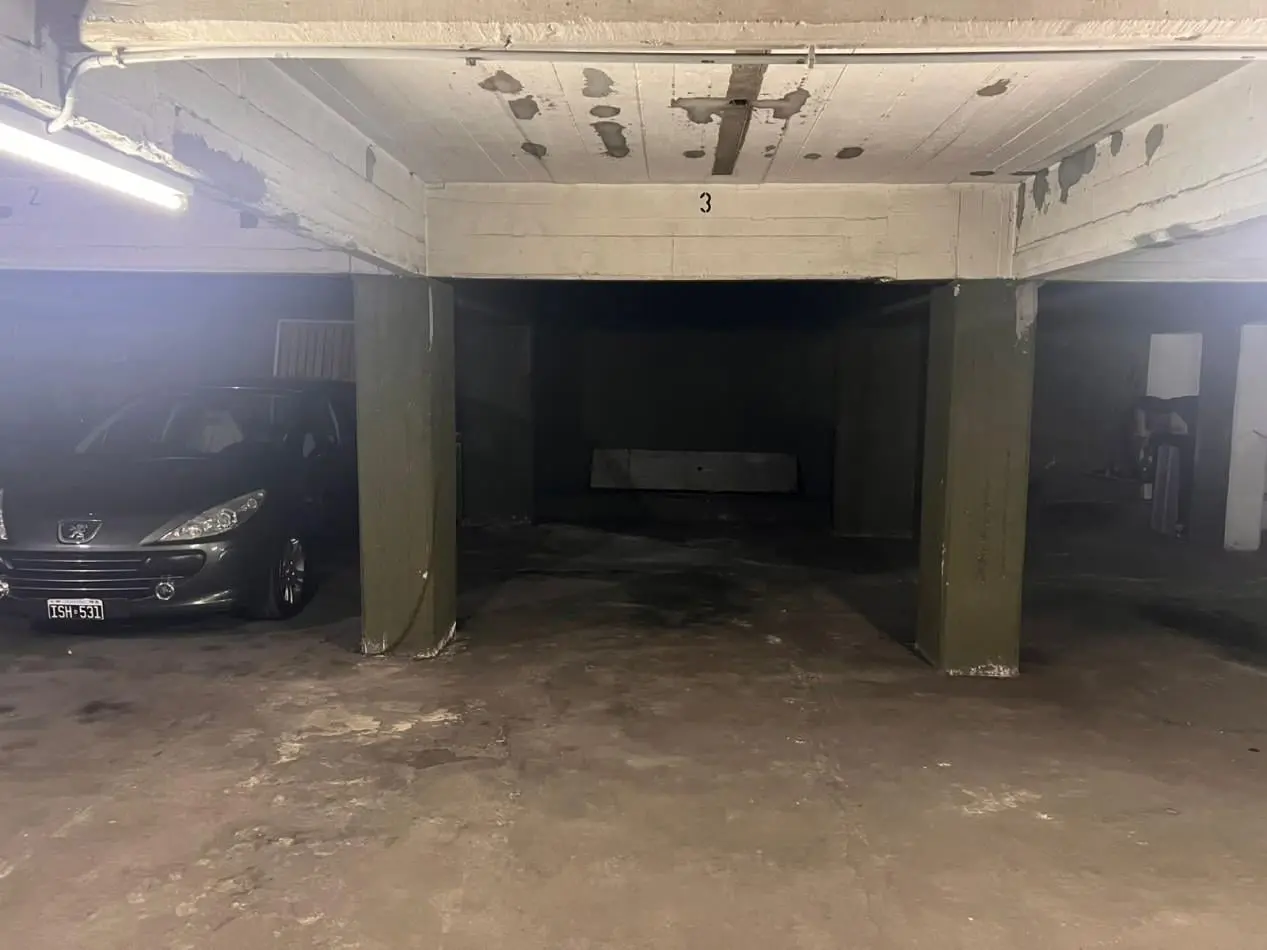 VENTA. COCHERA. ZONA LA PERLA 3