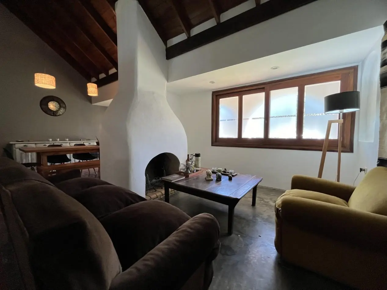 VENTA. CASA 5 AMB SOBRE 2 LOTES. BARRIO LAS MARGARITAS 4