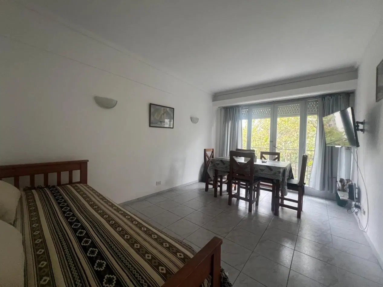 VENTA.DEPTO 2 AMBIENTES AL FRENTE CON BALCON 4