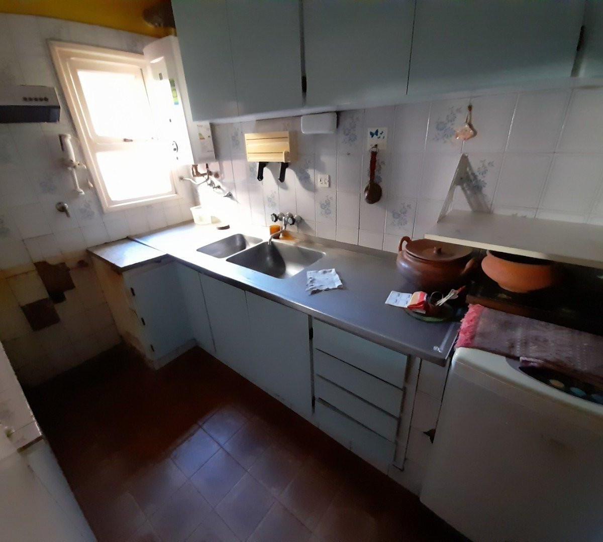 Chalet de 5 Ambientes - Genova y Cuba 3