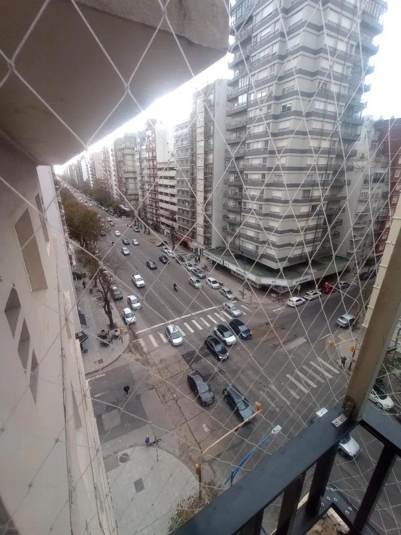 Sempiso 3 ambientes a la calle con balcón terraza 2