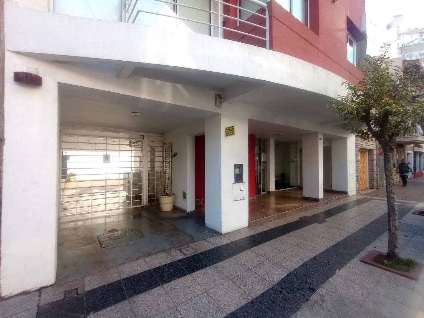 Semipiso 2 ambientes a la calle con cochera descubierta 5