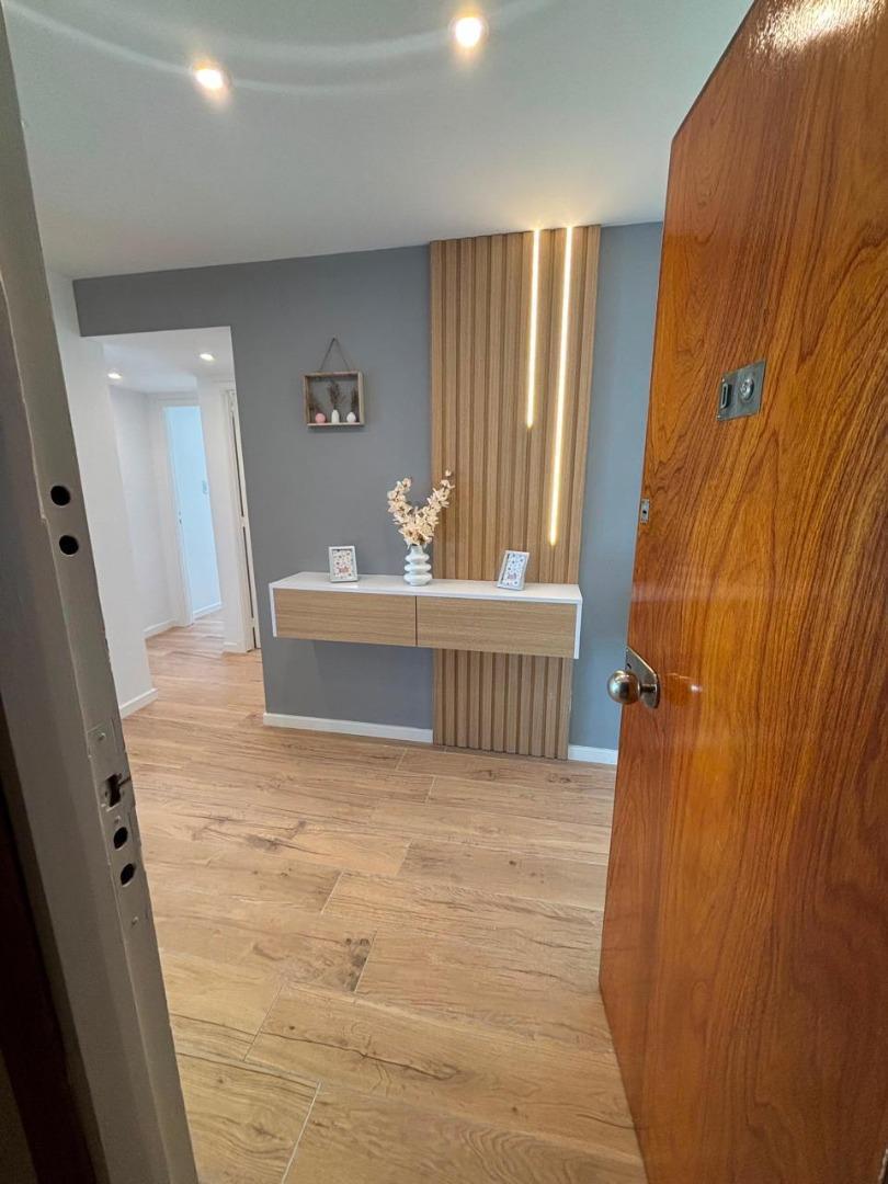 Foto de Departamento 3 ambientes al frente con balcón y vista al mar, imagen 3