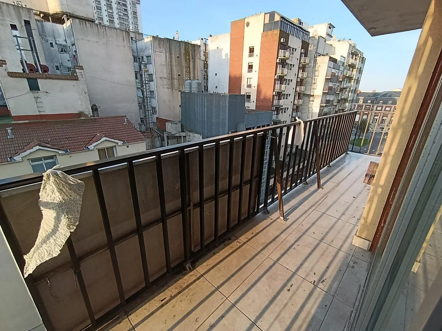 Departamento de 3 ambientes a la calle 4