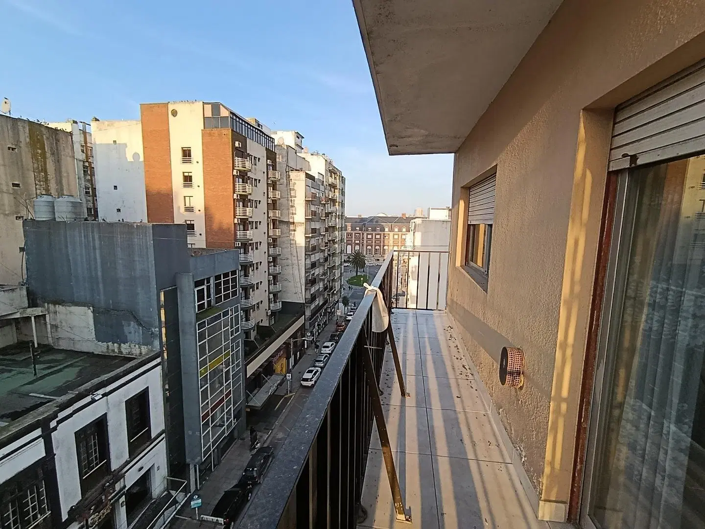Departamento de 3 ambientes a la calle 5