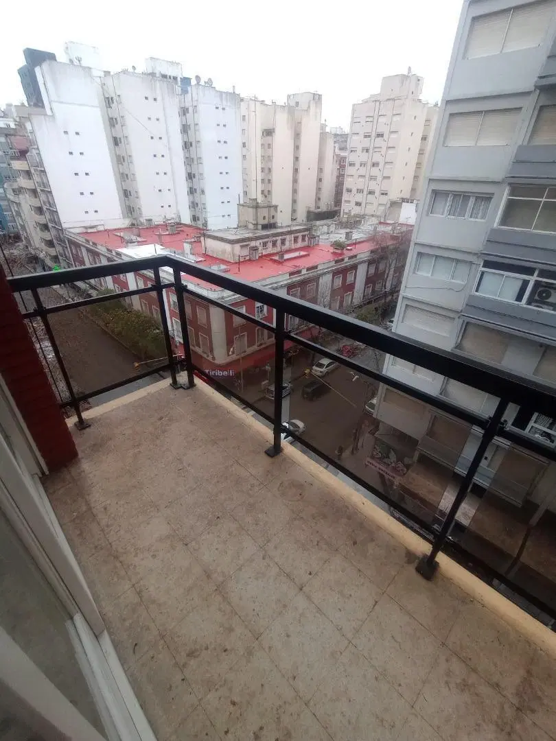Departamento 2 ambientes a la calle 4