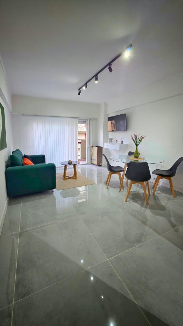 Foto de Departamento 3 ambientes a la calle con balcón y cochera, imagen 1