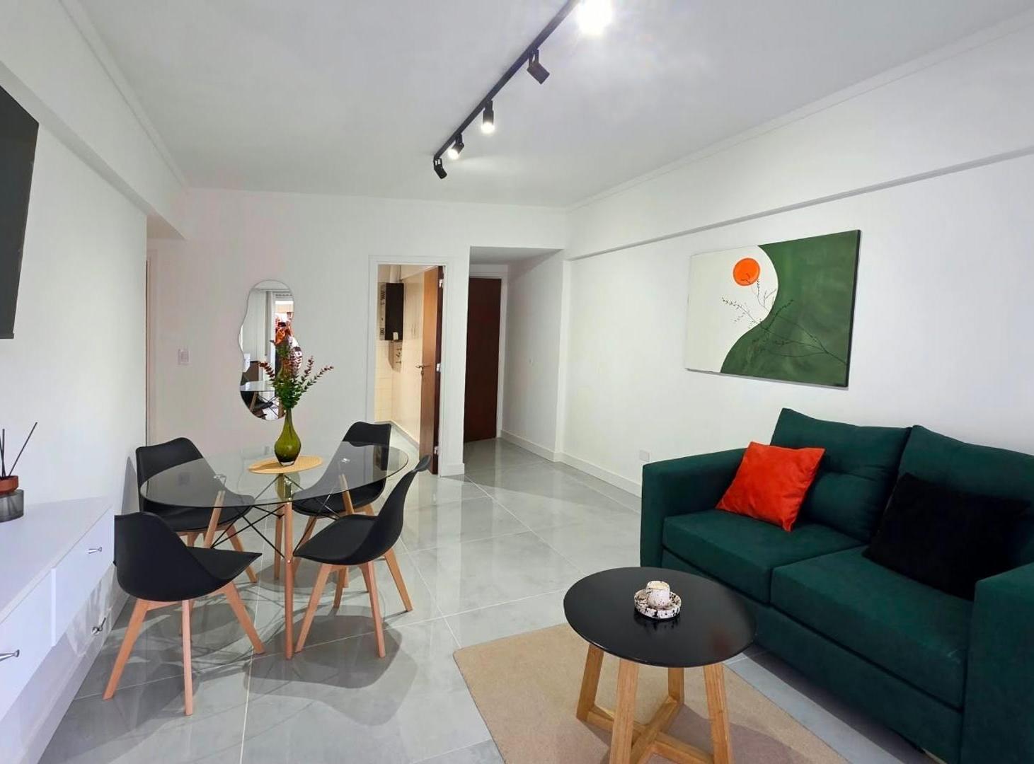 Foto de Departamento 3 ambientes a la calle con balcón y cochera, imagen 2