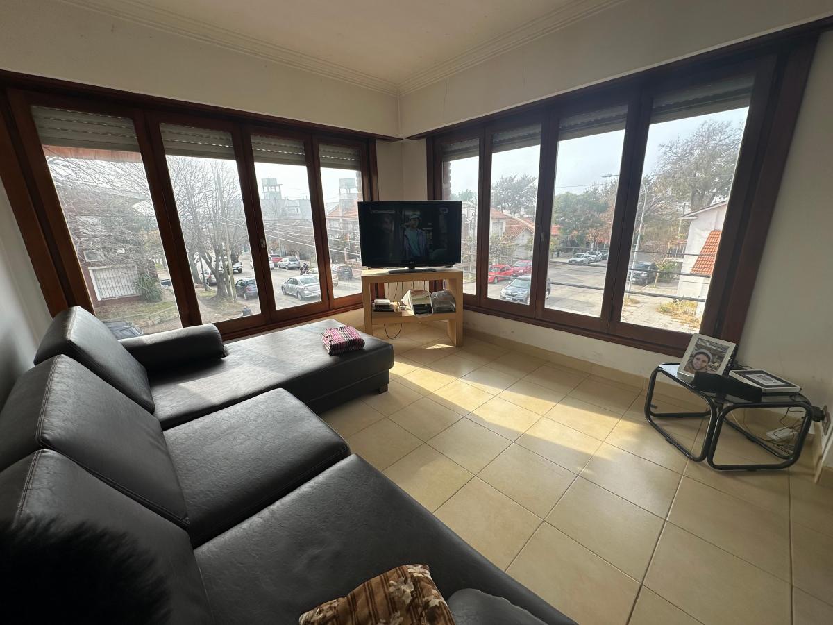 Chauvin PH 5 Ambientes Al Frente con Patio 1