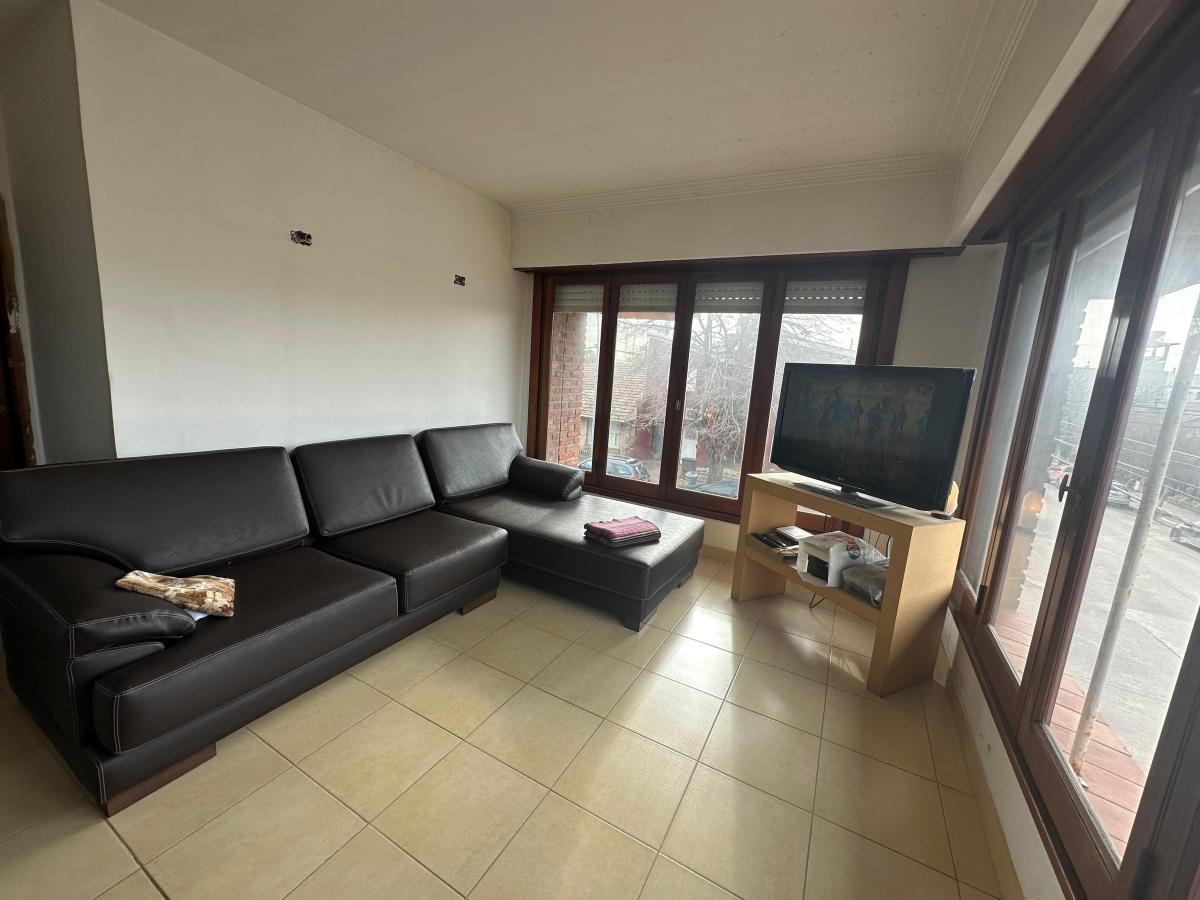 Chauvin PH 5 Ambientes Al Frente con Patio 2