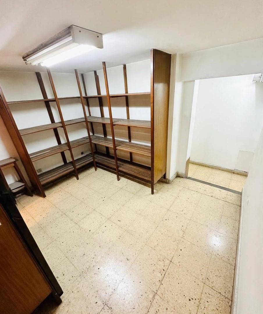 Foto de OPORTUNIDAD DE IOPORTUNIDAD DE NVERSIÓN EN RECOLETA | LOCAL COMERCIAL +, imagen 4