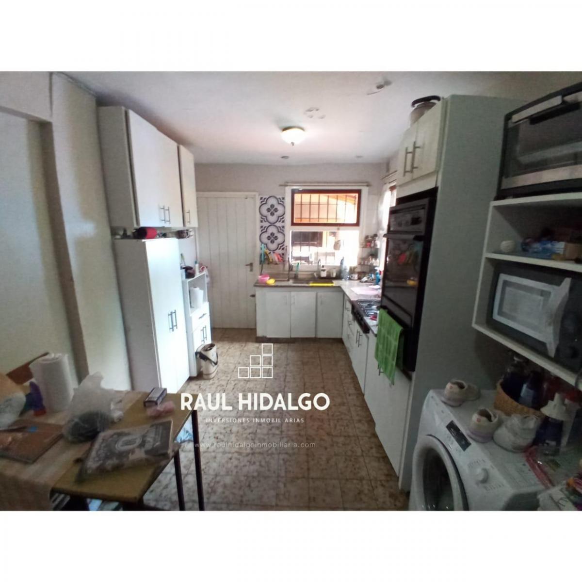 Chalet de 4 Ambientes con Local Comercial en San Carlos 5
