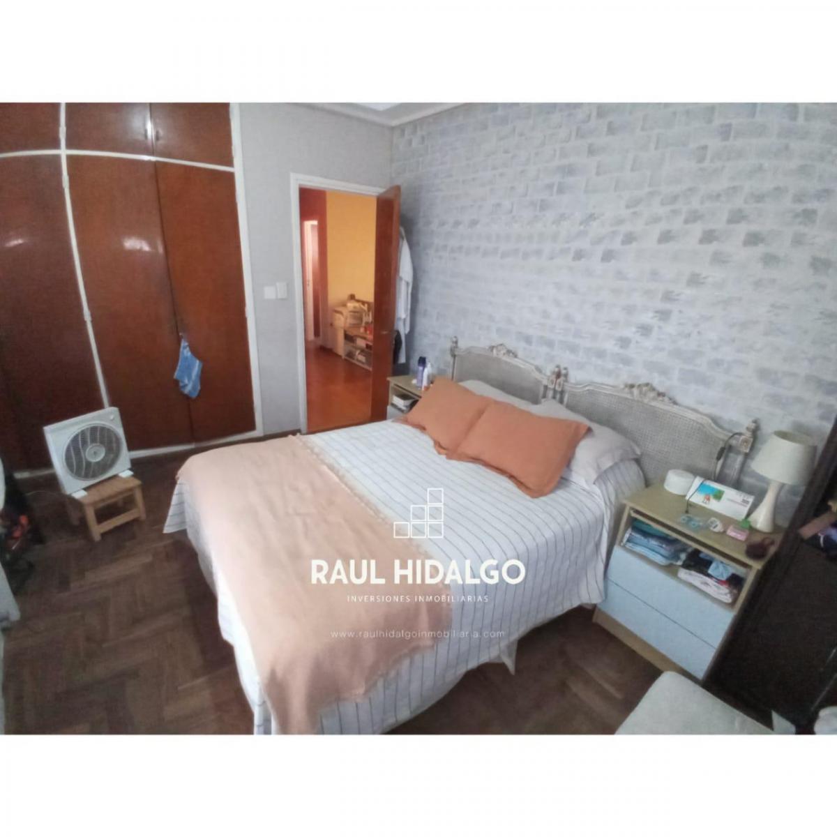 Chalet de 4 Ambientes con Local Comercial en San Carlos 4