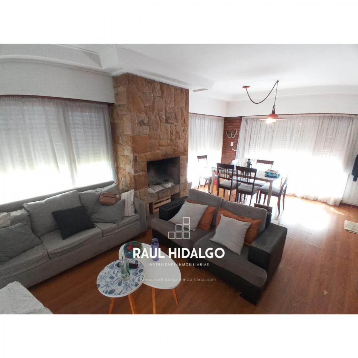 Chalet de 4 Ambientes con Local Comercial en San Carlos 1