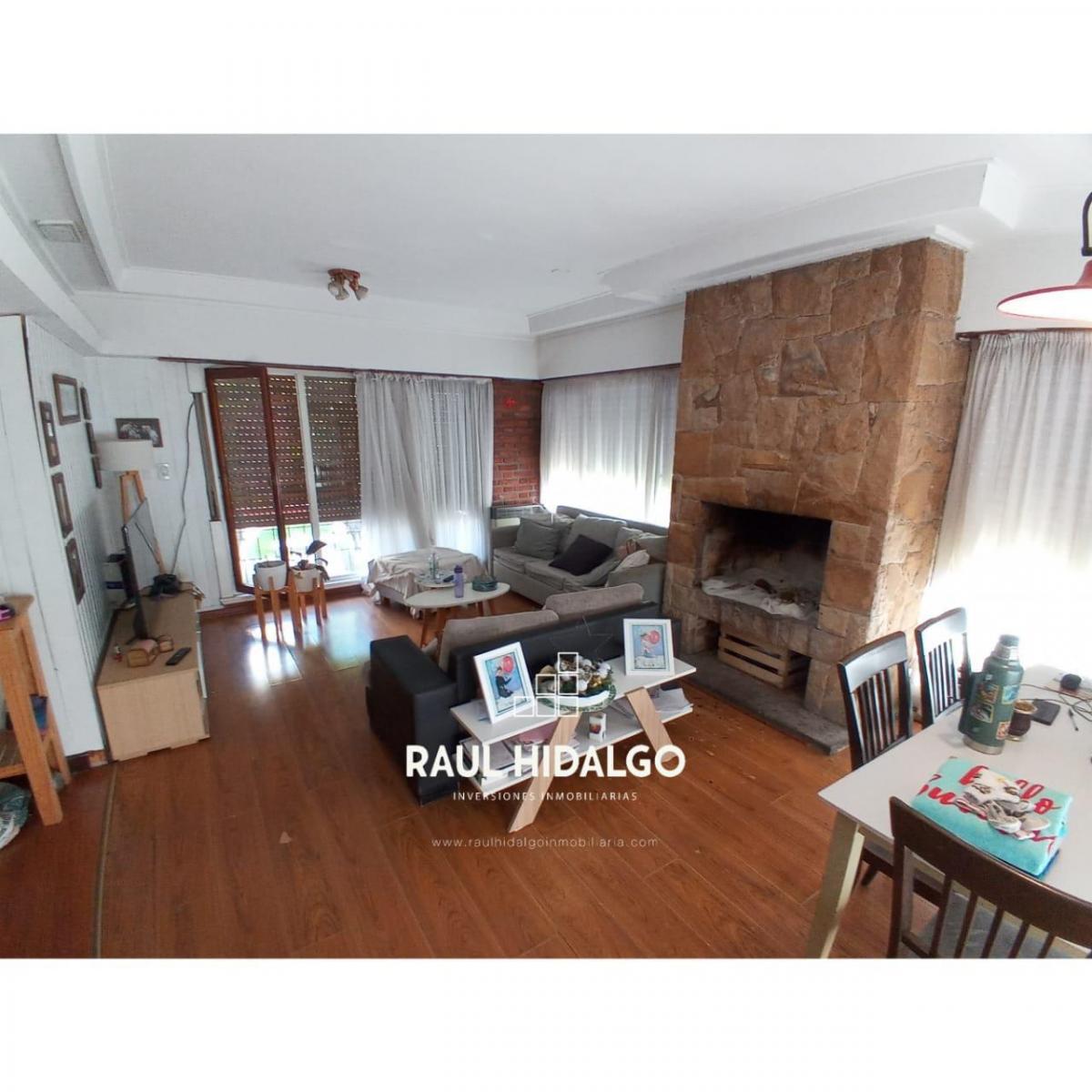 Chalet de 4 Ambientes con Local Comercial en San Carlos 1