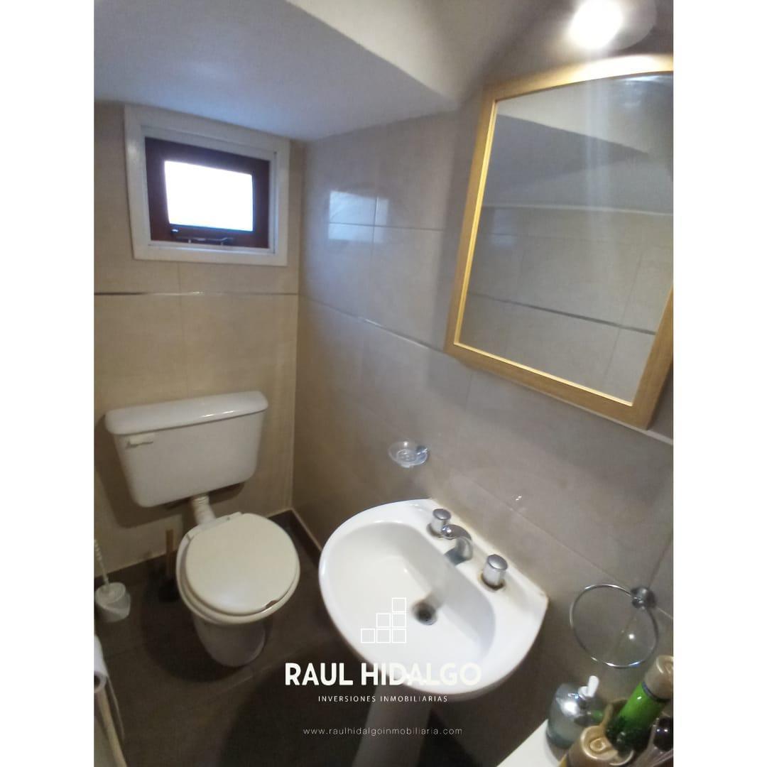Chalet de 4 Ambientes con Local Comercial en San Carlos 2