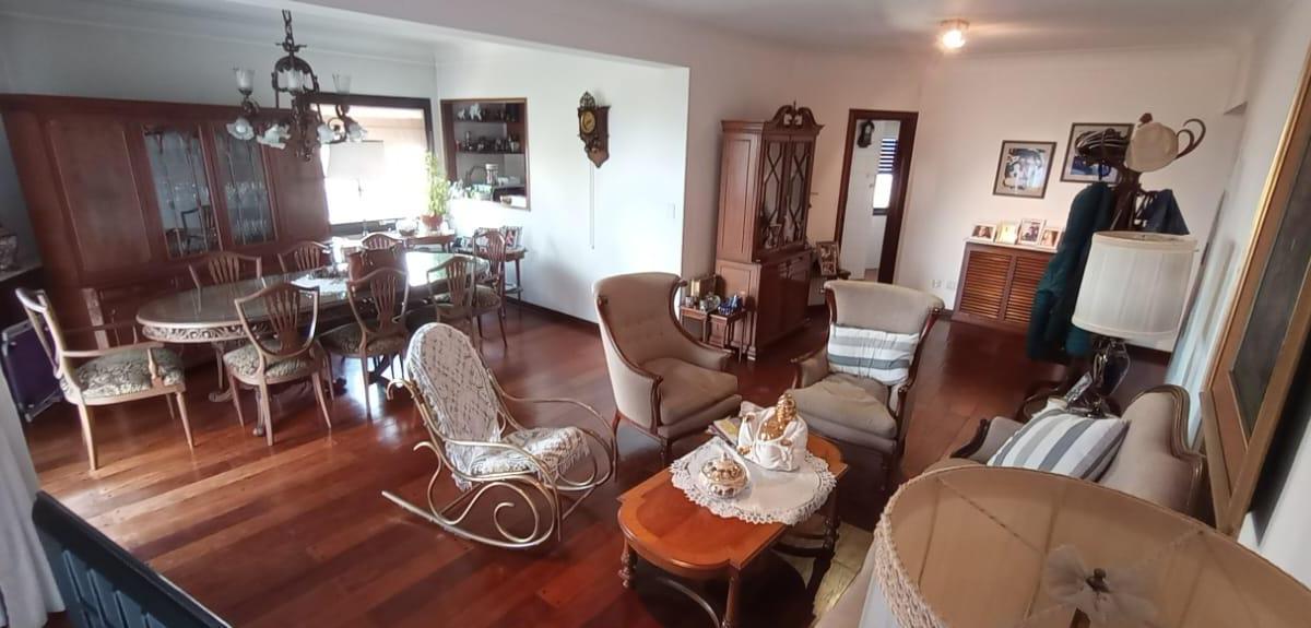 Retasado. Venta de Piso Ripalda con Baulera y Cochera. 3