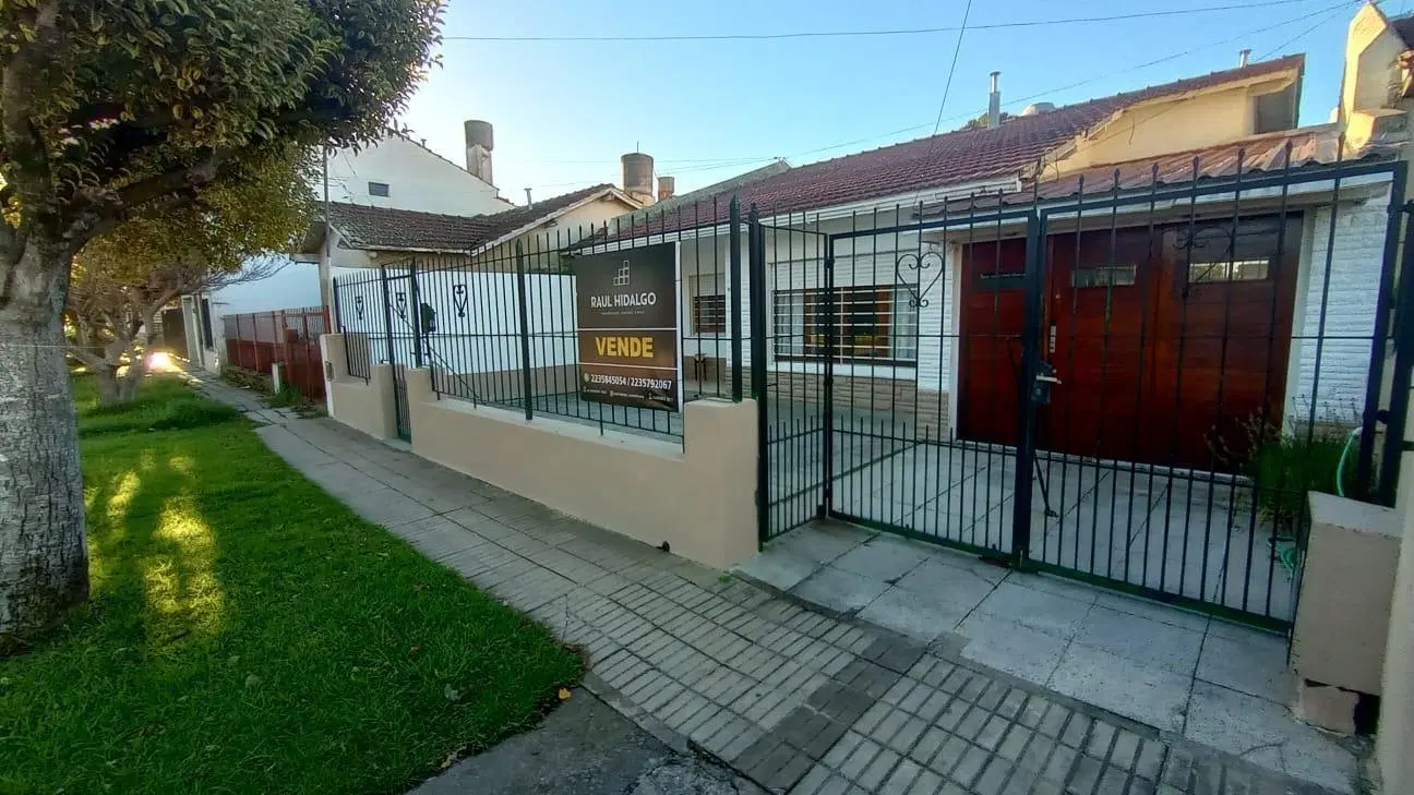 Casa 3 ambientes con parque villa primera Mar del Plata 2