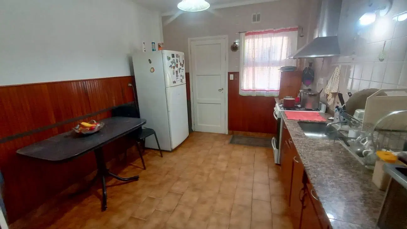 Casa 3 ambientes con parque villa primera Mar del Plata 5