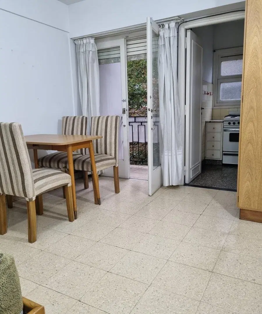 Departamento Monoambiente a la Calle con Balcón | Zona Plaza Colón 1