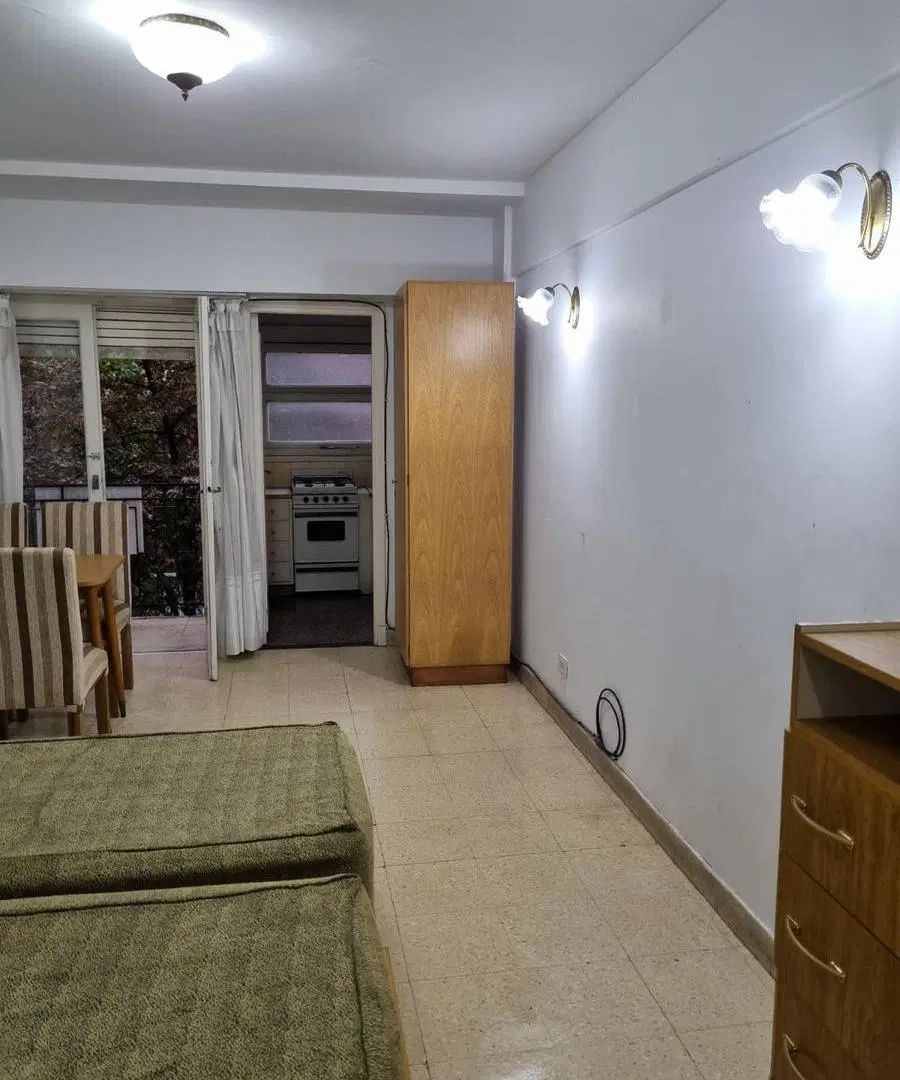 Departamento Monoambiente a la Calle con Balcón | Zona Plaza Colón 3