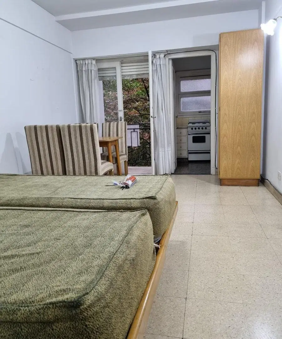 Departamento Monoambiente a la Calle con Balcón | Zona Plaza Colón 2