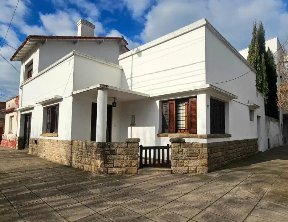 Venta Chalet de 3 ambientes con garaje, jardín y excelente distribución en Nueva Pompeya 1