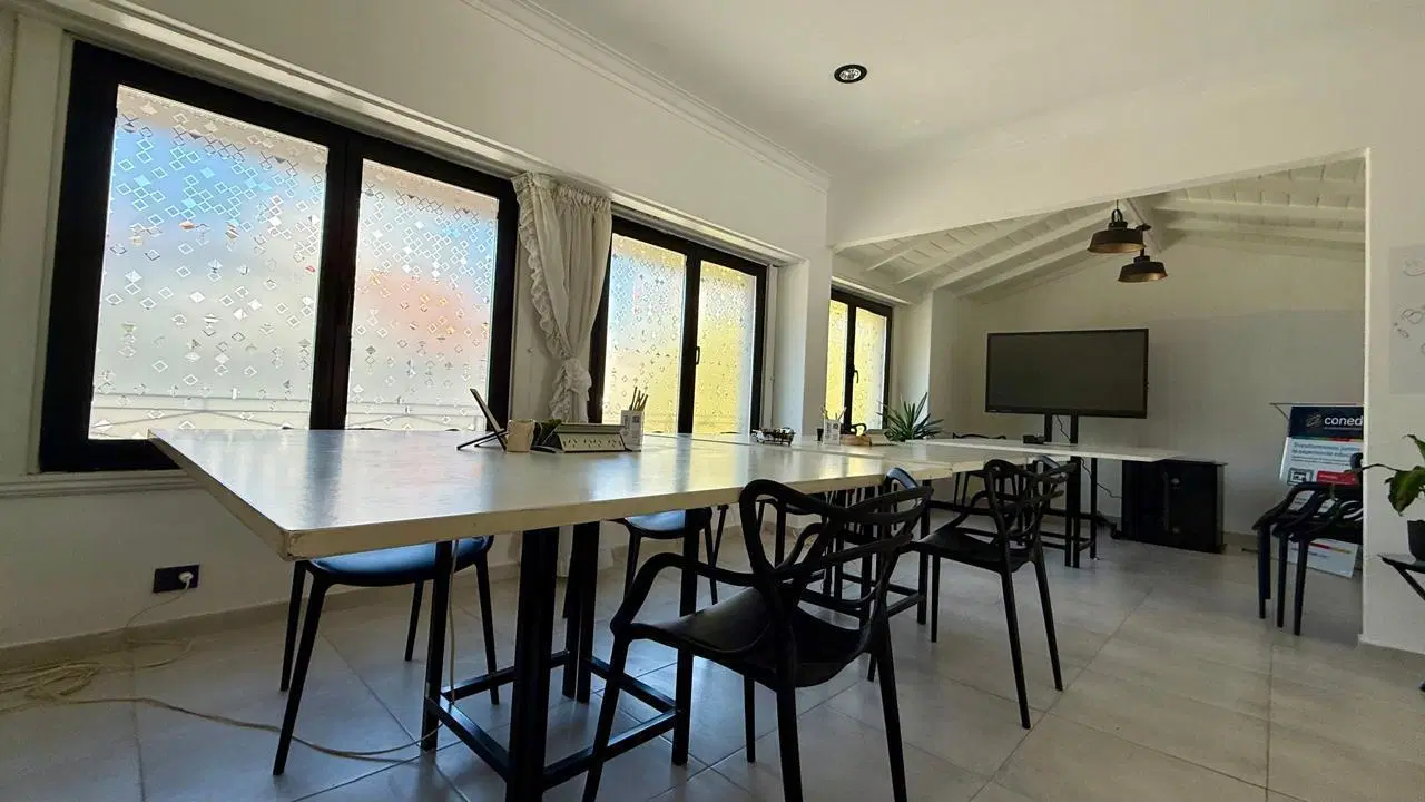 Oficinas en alquiler Zona Aldrey - primer piso al frente 1