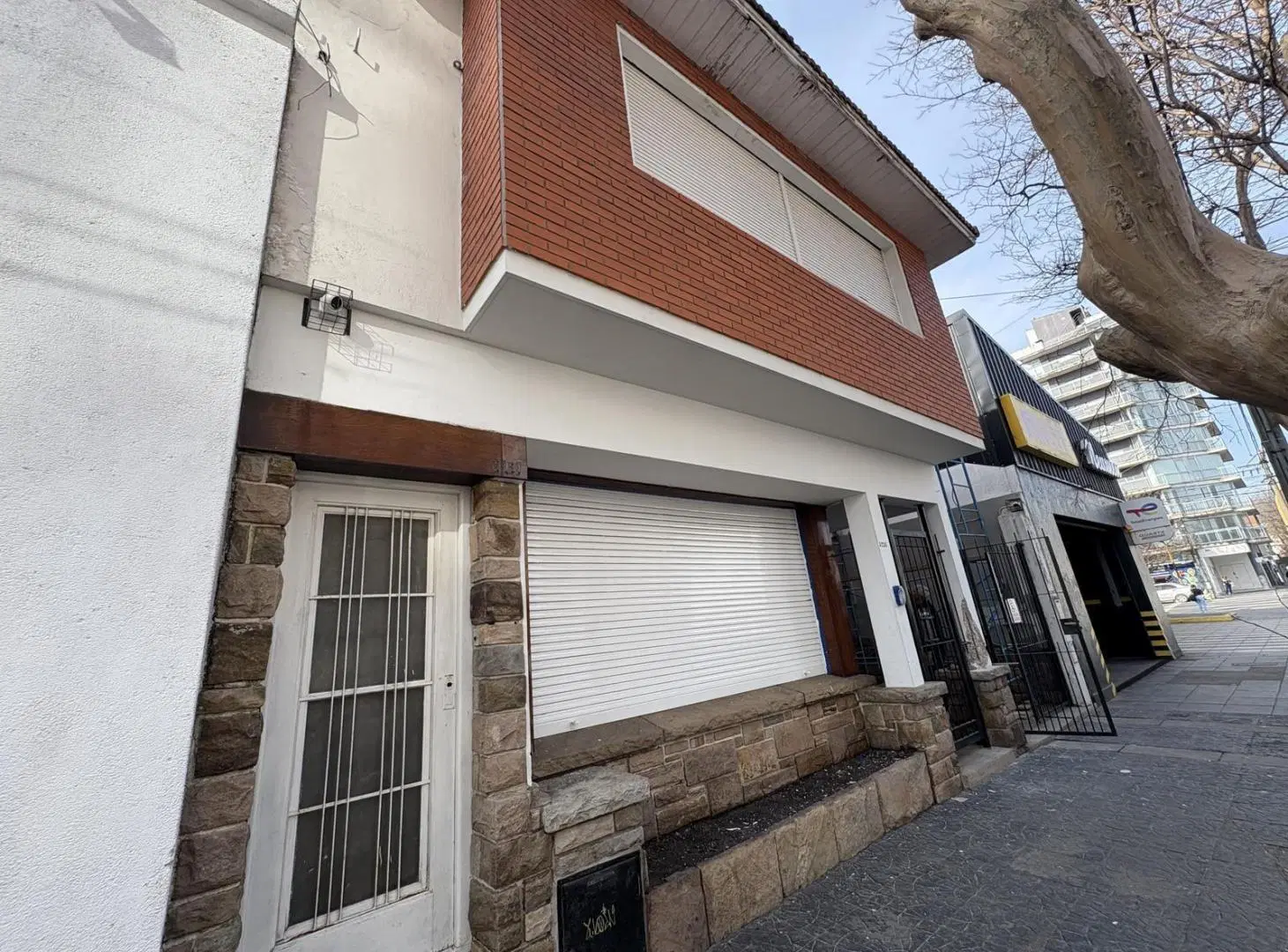 Venta casa 6 ambientes con cochera en dos plantas - Barrio San José - OPORTUNIDAD 4