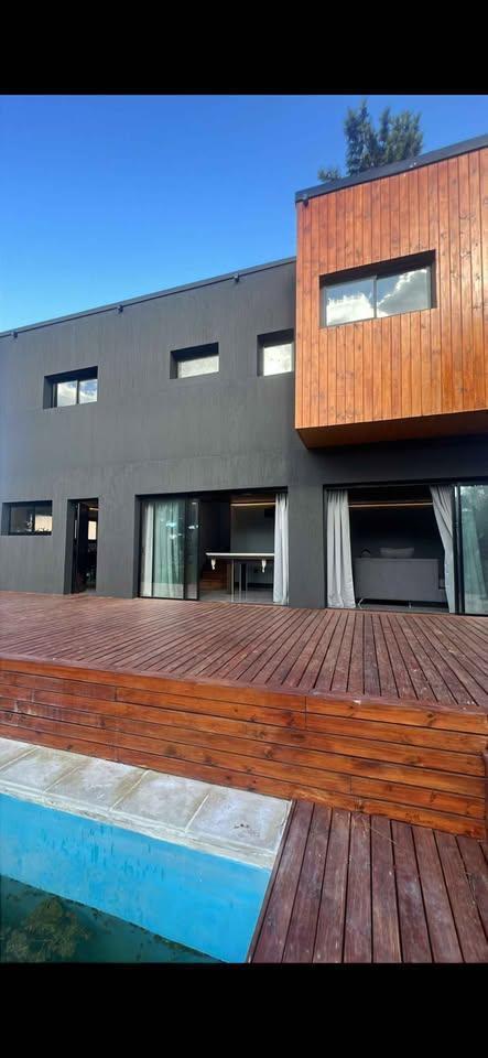 Foto de Casa en dos plantas c/ pileta en La Caleta, imagen 1