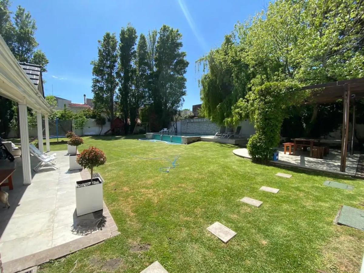 Venta. Chalet - Residencia de 7 Ambientes en Barrio Los Troncos, Mar del Plata 2