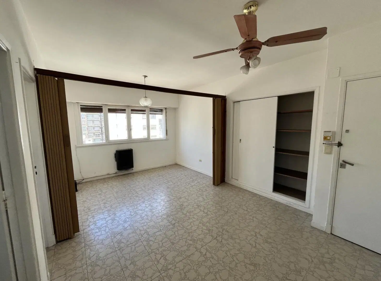 VENTA MONOAMBIENTE AL CONTRAFRENTE ABIERTO ZONA PLAZA COLÓN 4