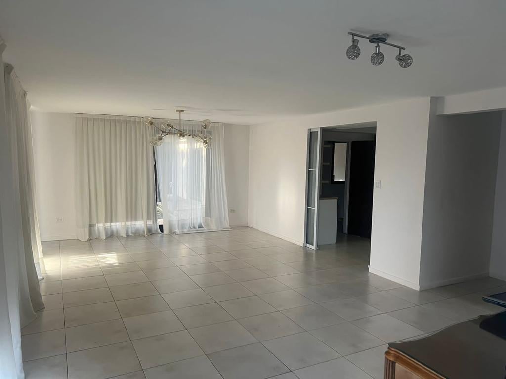 Foto de ALQUILER 24 MESES Casa de 6 ambientes y piscina. Bosque Peralta Ramos, imagen 4