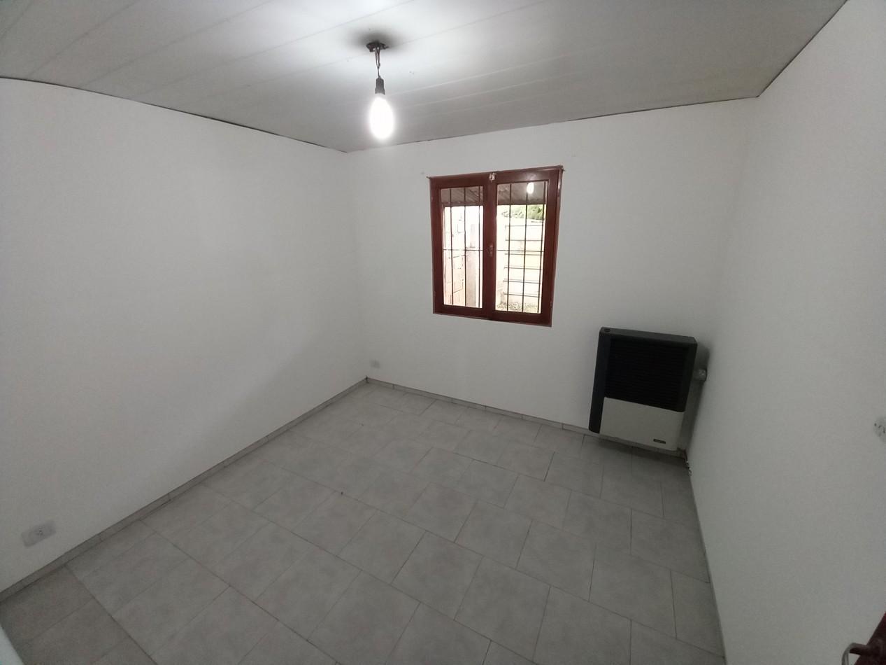 Foto de ALQUILER PH CASA 3 AMB COCHERA DESCUBIERTA y PATIO VUCETICH al 2900, imagen 2